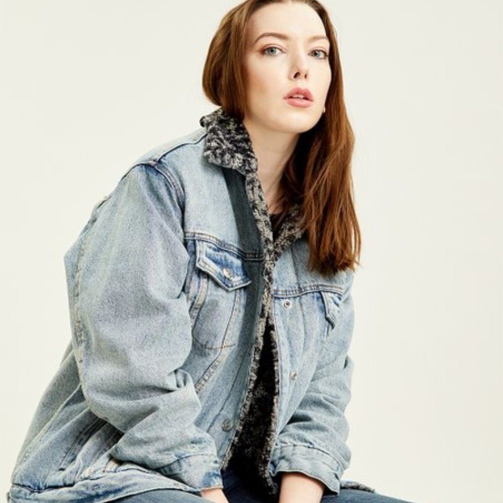 Free People Light Blue Denim Sherpa-Lined Jean Jacket with Grey Leopard Fleece - Picture 4 of 5